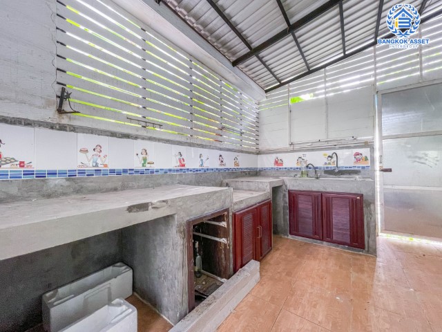 บ้านเดี่ยวมือสองย่านนครปฐม ม.พฤกษ์ลดา ปิ่นเกล้า-สาย5 เนื้อที่กว้าง 50 ตร.ว. ฟังก์ชัน 3 ห้องนอน 2 ห้องน้ำ ที่จอดรถ 2 คัน บ้านพร้อมอยู่ คุณภาพระดับแบรนด์ L&H โครงการตั้งบนทำเลเดินทางสะดวก ใกล้เซ็นทรัลศาลายา เชื่อมต่อถนนบรมราชชนนี, ถนนพุทธมณฑลสาย 5, ถนนปิ่นเกล้า-นครชัยศรี จองเลย!...